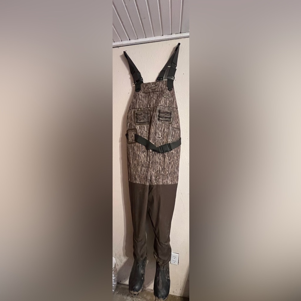 Drake waders size 8, used maybe three times, no holes or rips. Bottomland camo
